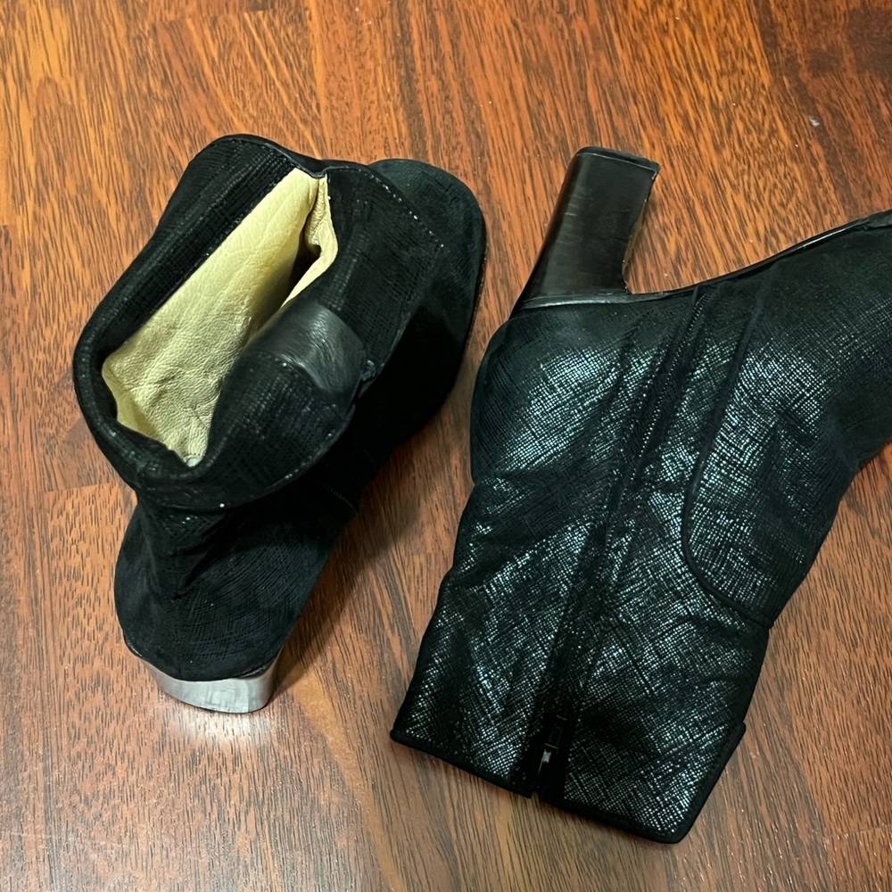 SIDE ZIPPERED BLACK ANKLE SHORT BOOT